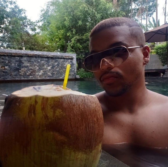 Meet your Posher, Keanu - Picture 4 of 4